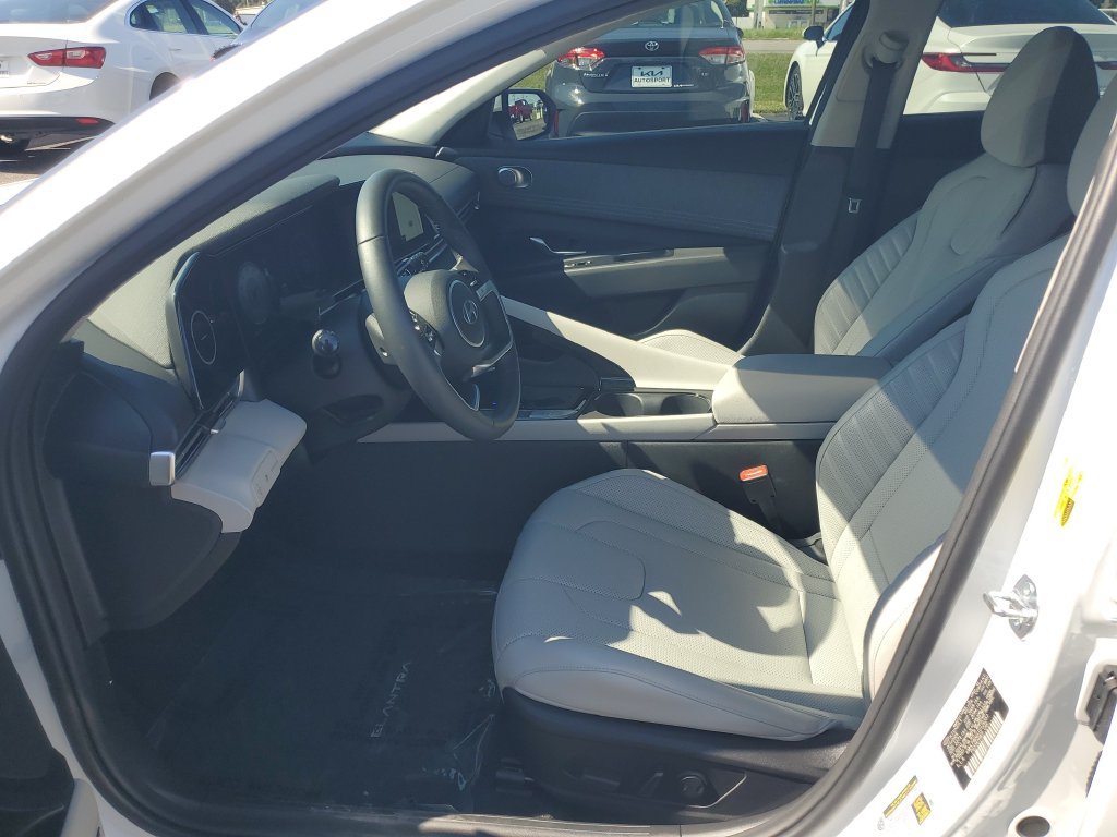 Used 2026 Hyundai Elantra Limited FWD image 5