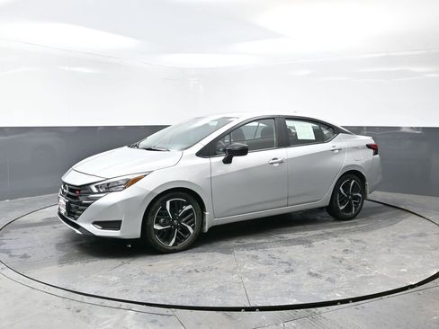 Used 2023 Nissan Versa SR w/ Trunk Package image 9