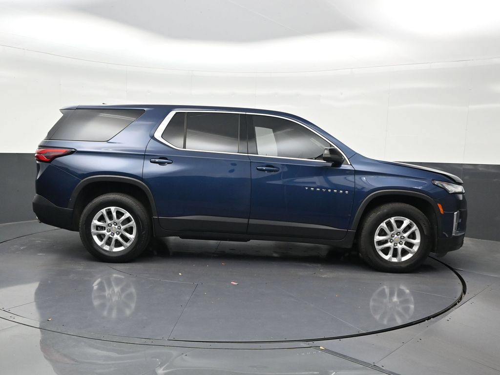Used 2023 Chevrolet Traverse LS FWD image 7