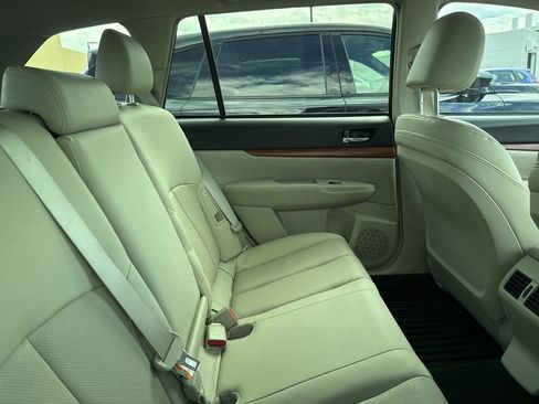 Used 2014 Subaru Outback 3.6R Limited w/ Moonroof Package image 4