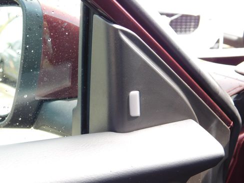 Used 2025 Nissan Sentra SV FWD image 23