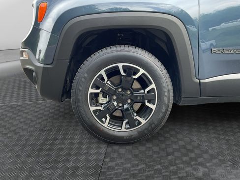 Used 2023 Jeep Renegade Latitude AWD/4WD image 14