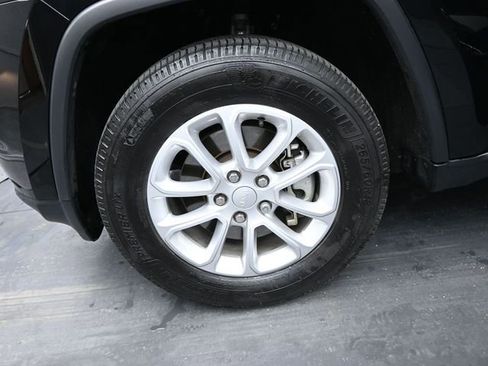 Used 2022 Jeep Grand Cherokee Laredo E AWD/4WD image 38