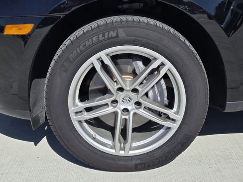 Used 2025 Porsche Macan image 13