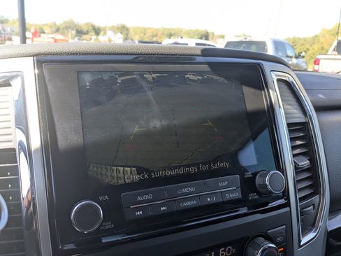 Used 2021 Nissan Titan SV w/ SV Convenience Package image 16