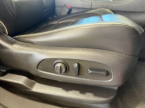 Used 2019 GMC Acadia Denali w/ Technology Package FWD image 29