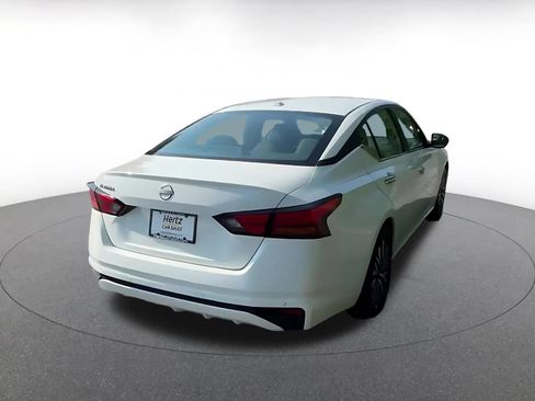 Used 2025 Nissan Altima 2.5 SV FWD image 15