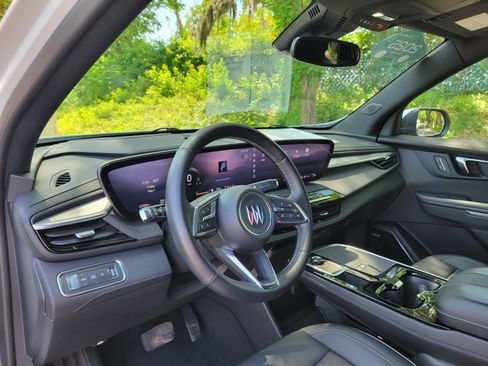 Certified 2025 Buick Enclave Preferred FWD image 29