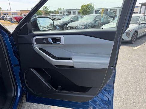 Used 2022 Ford Explorer XLT w/ Equipment Group 202A image 29