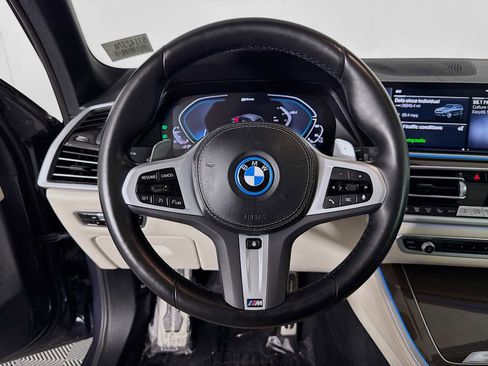 Used 2022 BMW X5 xDrive45e w/ M Sport Package image 11