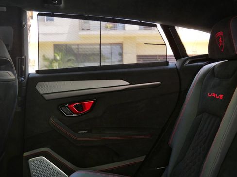Used 2024 Lamborghini Urus Performante AWD/4WD image 18