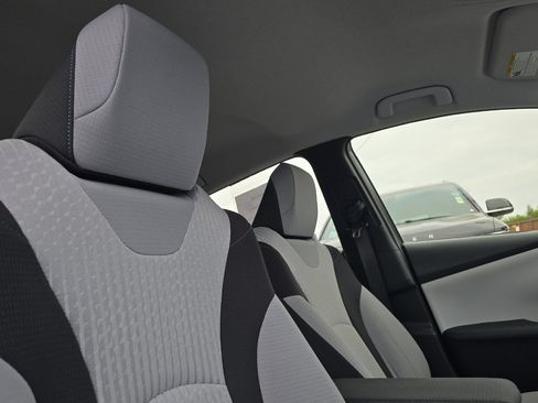 Used 2016 Toyota Prius Two FWD image 14