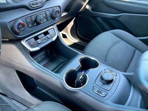 Used 2024 GMC Terrain SLE w/ Driver Convenience Package AWD/4WD image 19