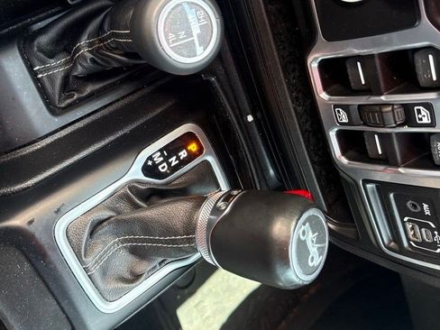 Used 2018 Jeep Wrangler Unlimited Sahara w/ Dual Top Group AWD/4WD image 25