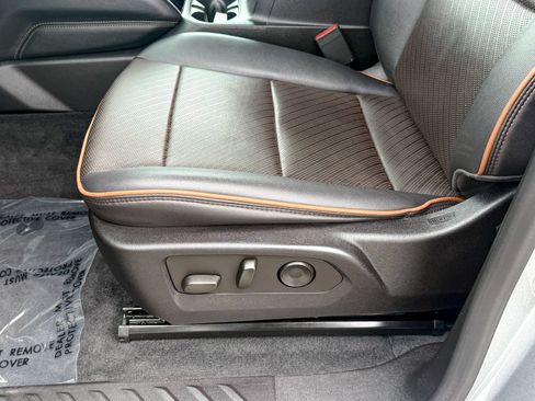 Certified 2023 GMC Canyon AT4 w/ AT4 Premium Package AWD/4WD image 18