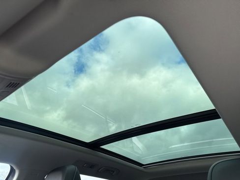 Used 2022 Volkswagen Tiguan SE image 17