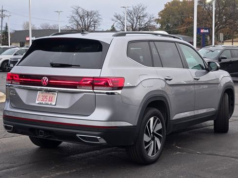 Used 2025 Volkswagen Atlas SE image 12