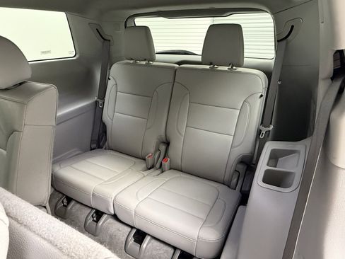 Used 2023 GMC Acadia SLT image 17