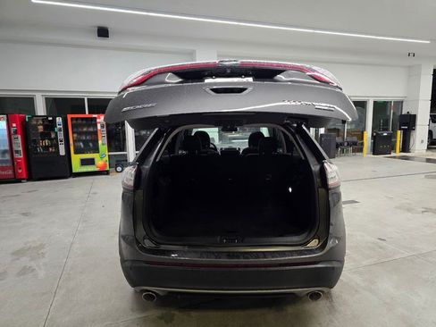 Used 2018 Ford Edge Titanium w/ Equipment Group 302A AWD/4WD image 39