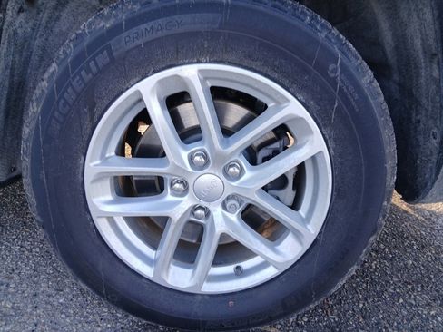 Certified 2023 Jeep Grand Cherokee L Laredo w/ Luxury Tech Group I image 9