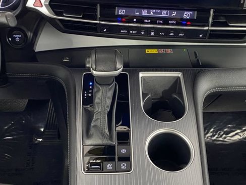 Certified 2025 Toyota Sienna XLE FWD image 19