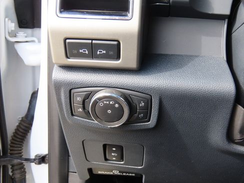 Used 2022 Ford F250 Lariat image 28