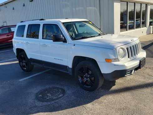 Used 2012 Jeep Patriot Latitude w/ Altitude Pkg image 2