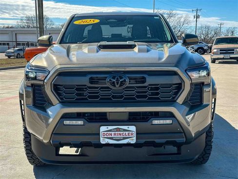 Used 2025 Toyota Tacoma TRD Sport image 8