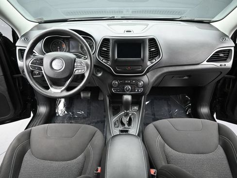 Used 2019 Jeep Cherokee Latitude w/ Popular Appearance Group FWD image 16