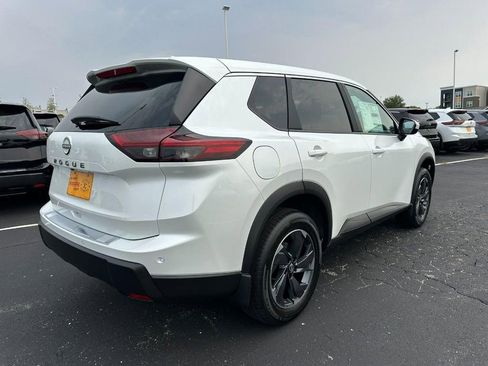 Used 2026 Nissan Rogue SV FWD image 3