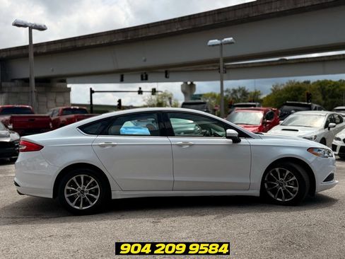 Used 2017 Ford Fusion SE w/ Fusion SE Technology Package FWD image 7