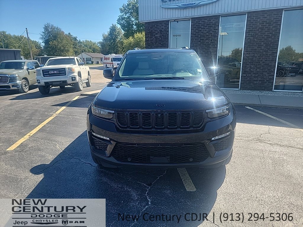 Used 2025 Jeep Grand Cherokee Limited w/ Luxury Tech Group II AWD/4WD image 8