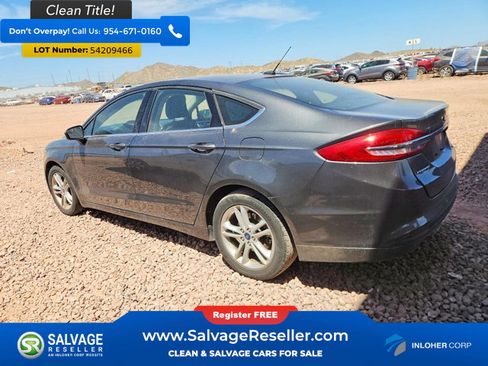 Used 2018 Ford Fusion SE w/ Fusion SE Technology Package FWD image 3