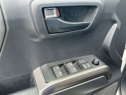 Used 2022 Toyota Tacoma SR5 RWD image 21