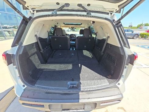 Used 2024 Nissan Pathfinder SV w/ SV Premium Package FWD image 28