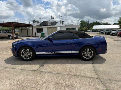 Used 2013 Ford Mustang Premium RWD image 2