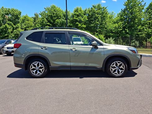 Used 2020 Subaru Forester Premium AWD/4WD image 8
