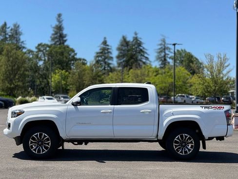 Used 2023 Toyota Tacoma TRD Sport w/ TRD Premium Sport Package AWD/4WD image 2
