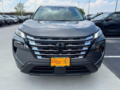 Used 2025 Nissan Rogue SV image 9