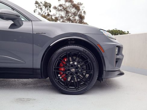 New 2026 Porsche Macan Turbo Electric AWD/4WD image 11