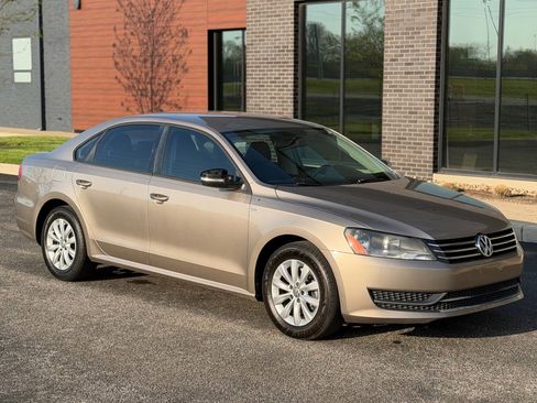 Used 2015 Volkswagen Passat 1.8T S FWD image 1