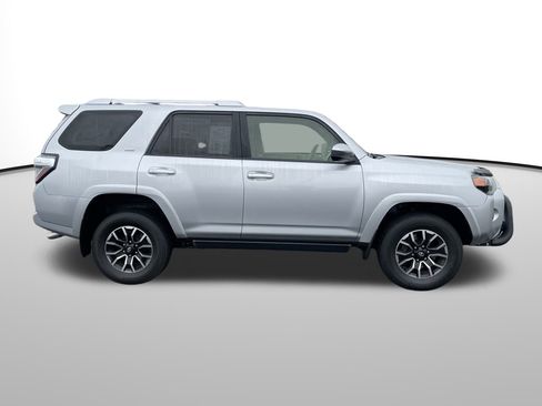 Certified 2018 Toyota 4Runner SR5 image 2