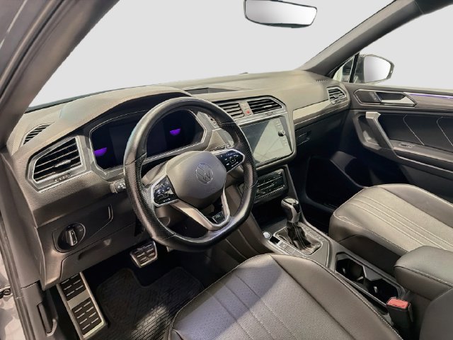 Used 2022 Volkswagen Tiguan SE R-Line FWD image 9