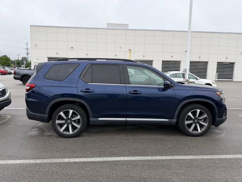 Used 2023 Honda Pilot Touring image 4