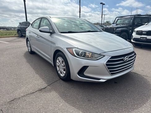 Used 2017 Hyundai Elantra SE FWD image 5