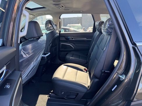 New 2025 Kia Telluride S image 9