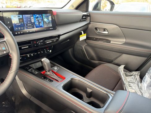 New 2026 Nissan Kicks SR w/ SR Premium Package image 23