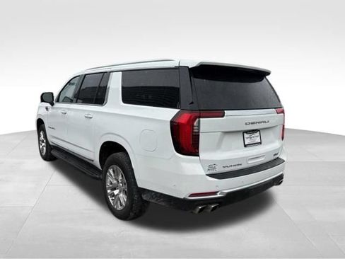 Used 2025 GMC Yukon XL Denali AWD/4WD image 11