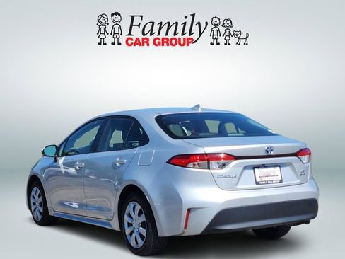 Used 2025 Toyota Corolla LE image 3