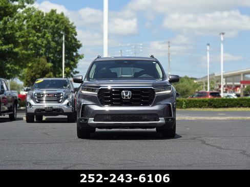 Used 2025 Honda Pilot Touring image 2